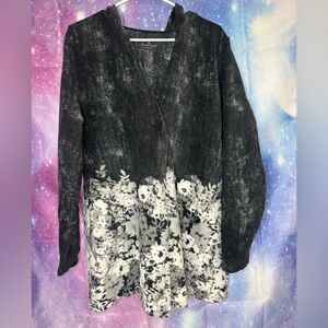 Cuddl Duds hooded zip robe in a black and gray abstract print